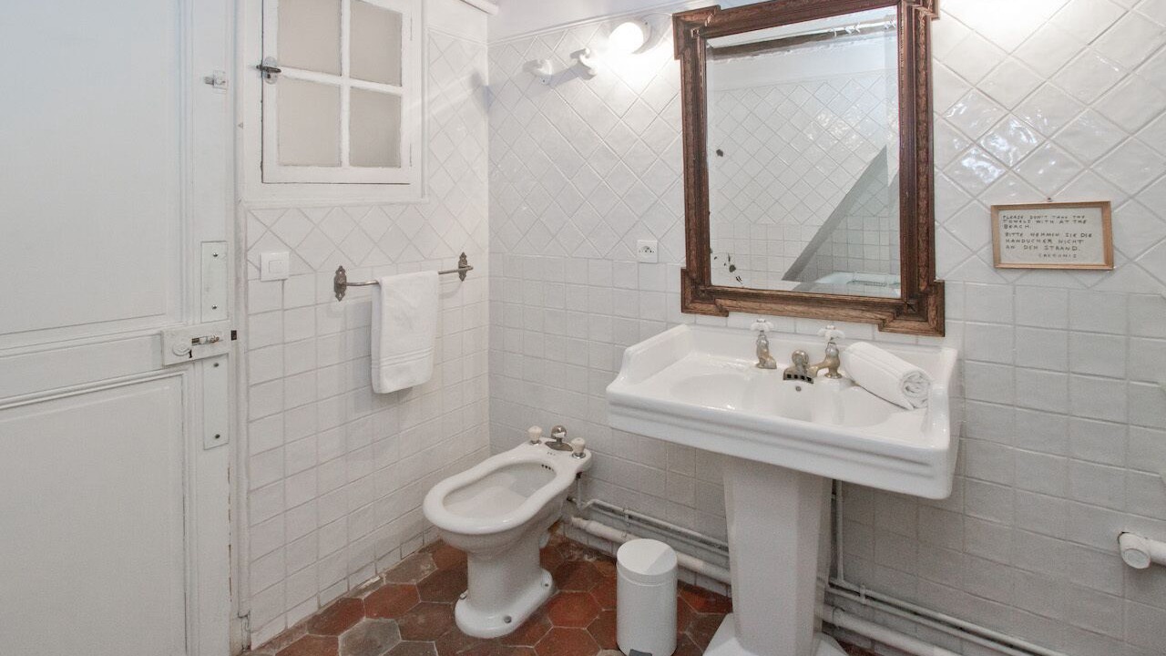 Photo of Bathroom in Arsenal