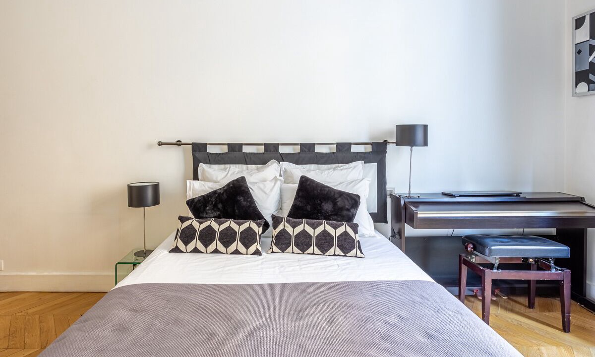 Photo of Bedroom in Chaillot