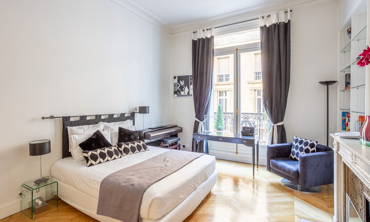 Photo of Bedroom in Chaillot