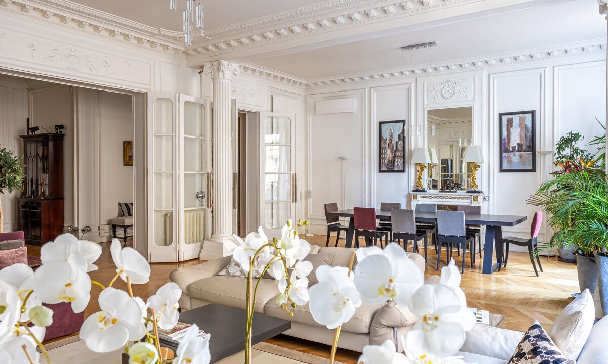 Photo of Livingroom in Chaillot