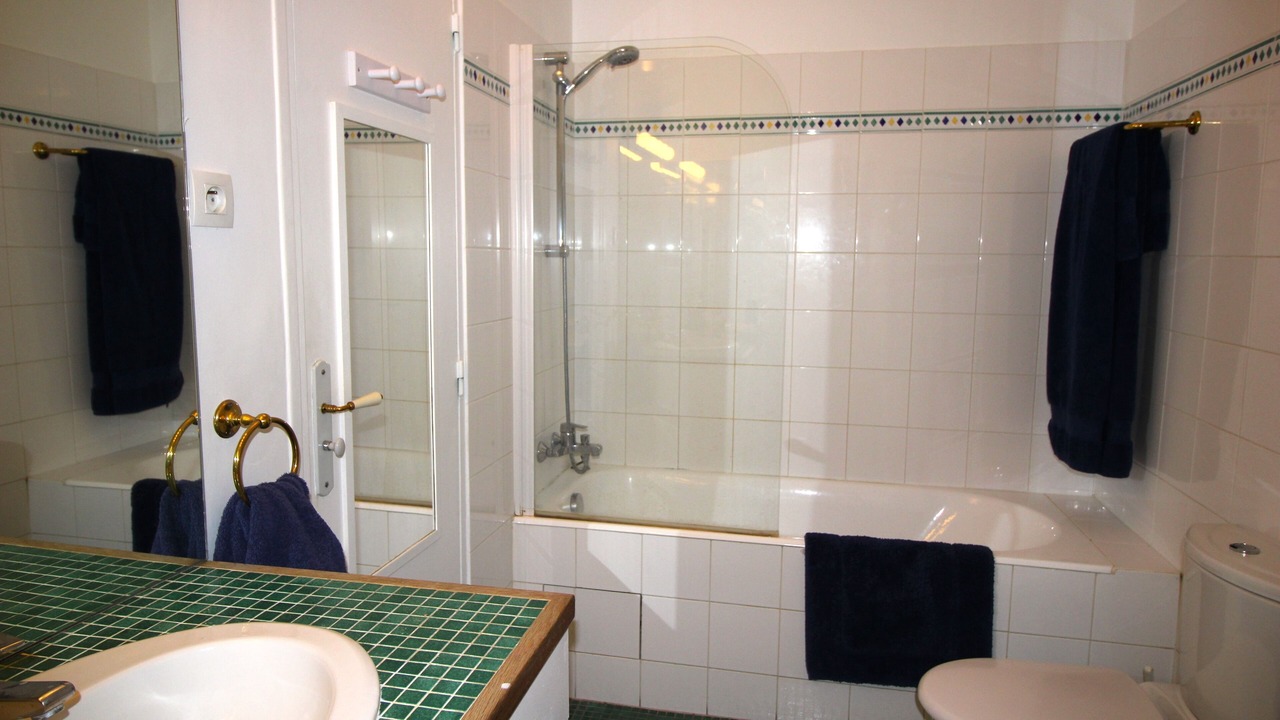 Photo of Bathroom in Quartier de la Folie-Mericourt