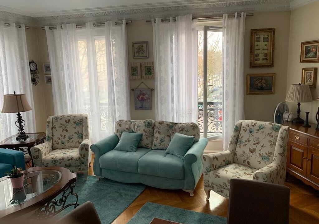 Photo of Livingroom in Chaillot