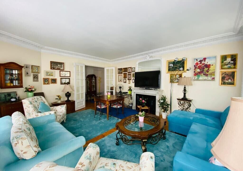 Photo of Livingroom in Chaillot