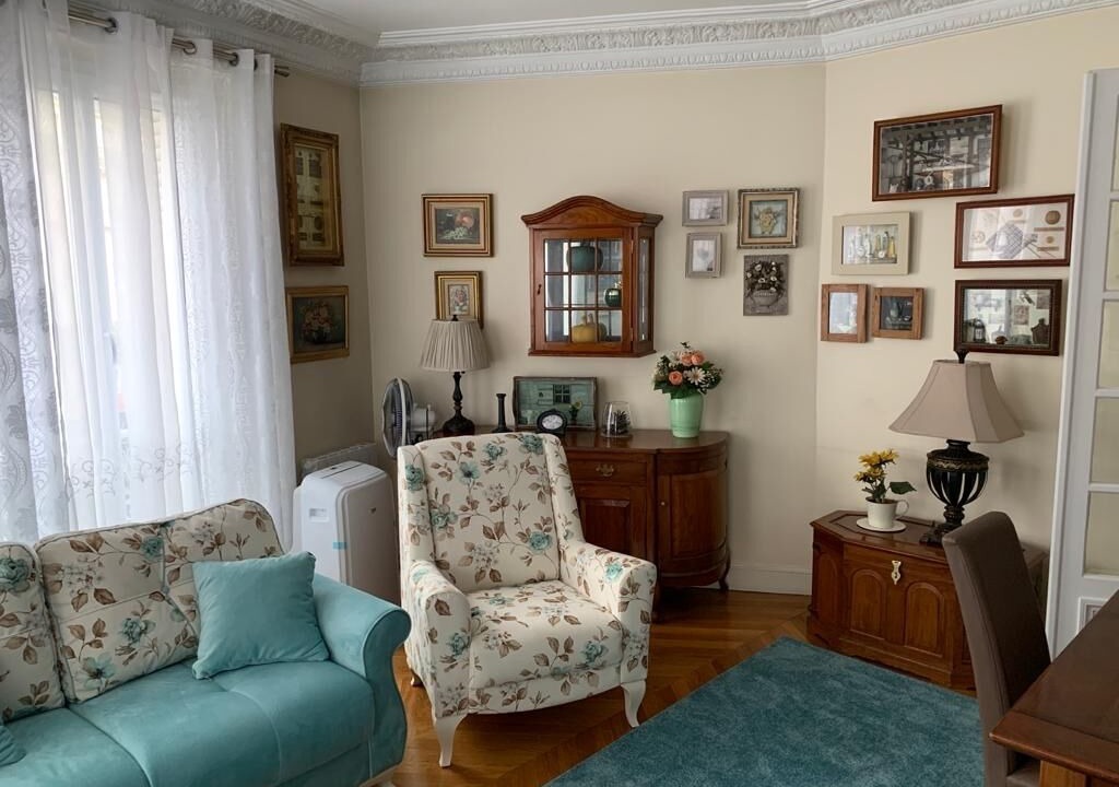 Photo of Livingroom in Chaillot