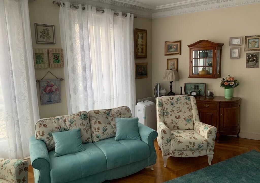 Photo of Livingroom in Chaillot