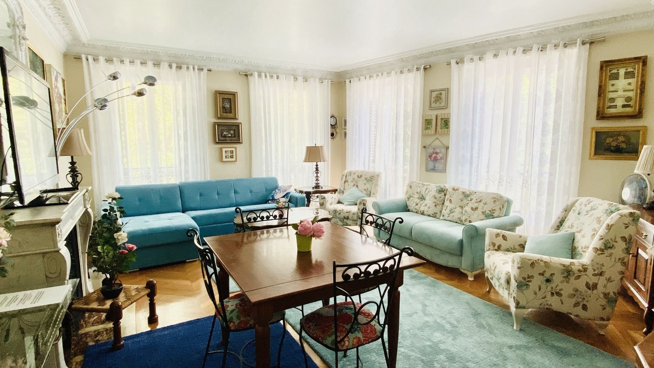 Photo of Livingroom in Chaillot
