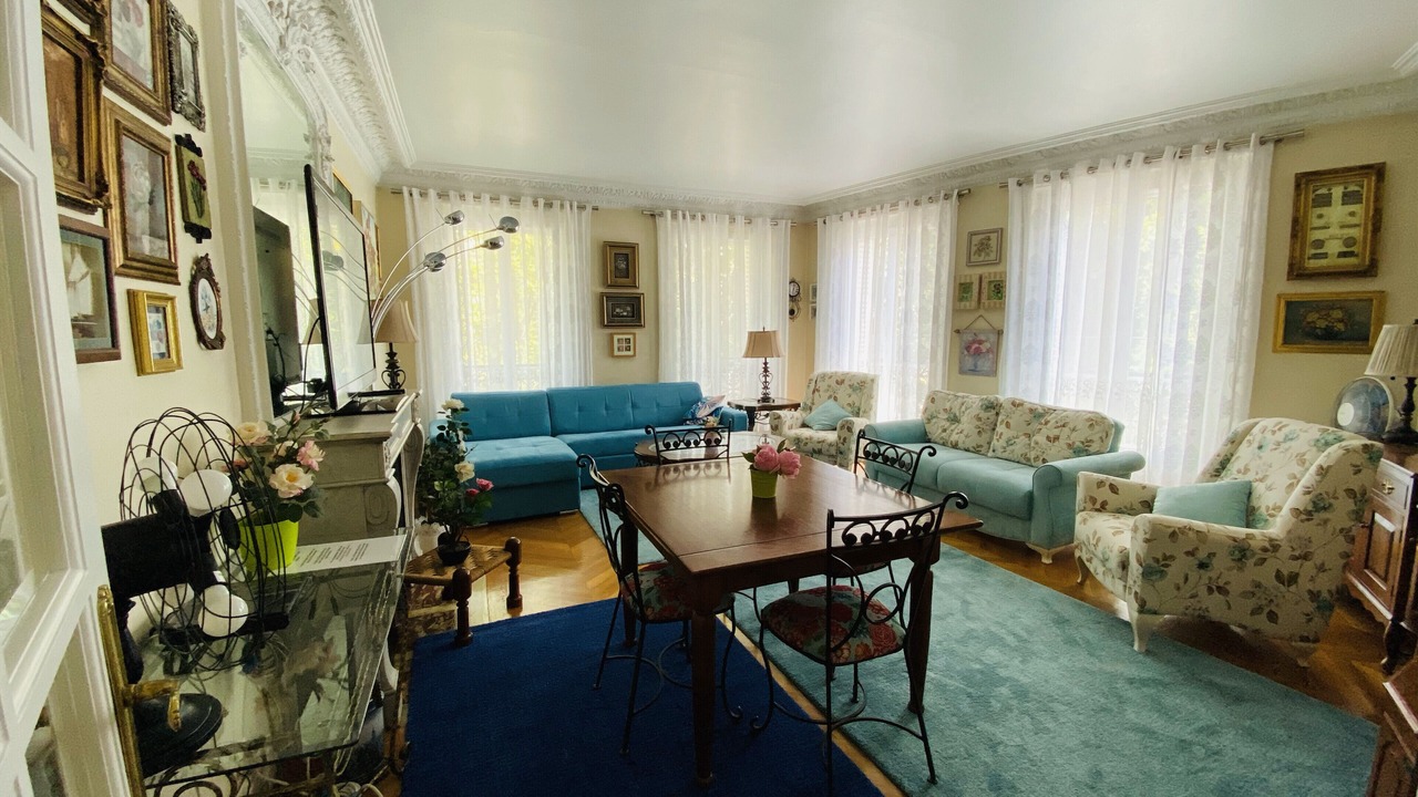 Photo of Livingroom in Chaillot
