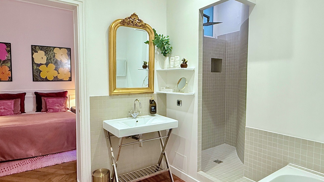 Photo of Bathroom in Arts-et-Metiers