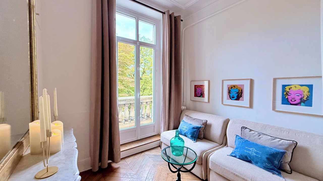 Photo of Livingroom in Arts-et-Metiers