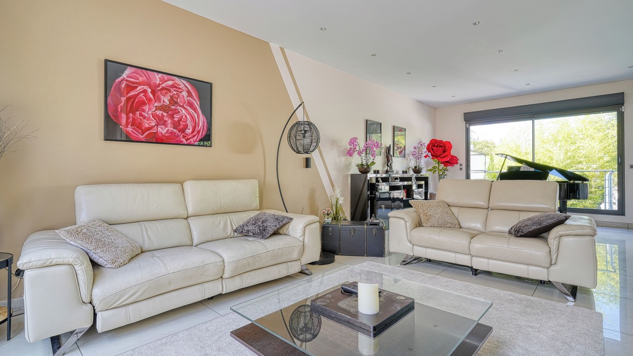Photo of Livingroom in Gouvernes