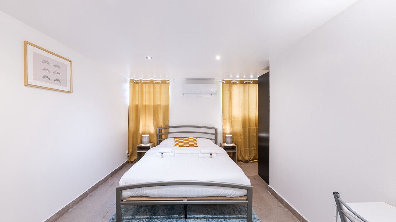 Photo of Bedroom in Neuilly-Plaisance