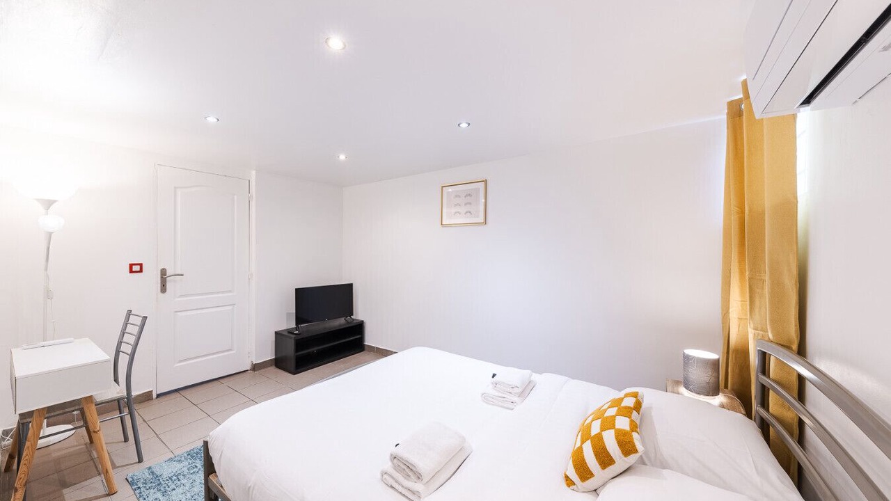Photo of Bedroom in Neuilly-Plaisance