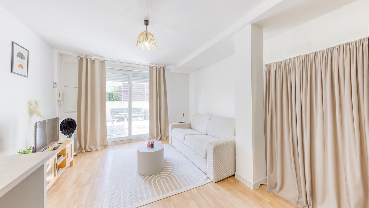 Photo of Livingroom in Plateau - Mont-Valerien