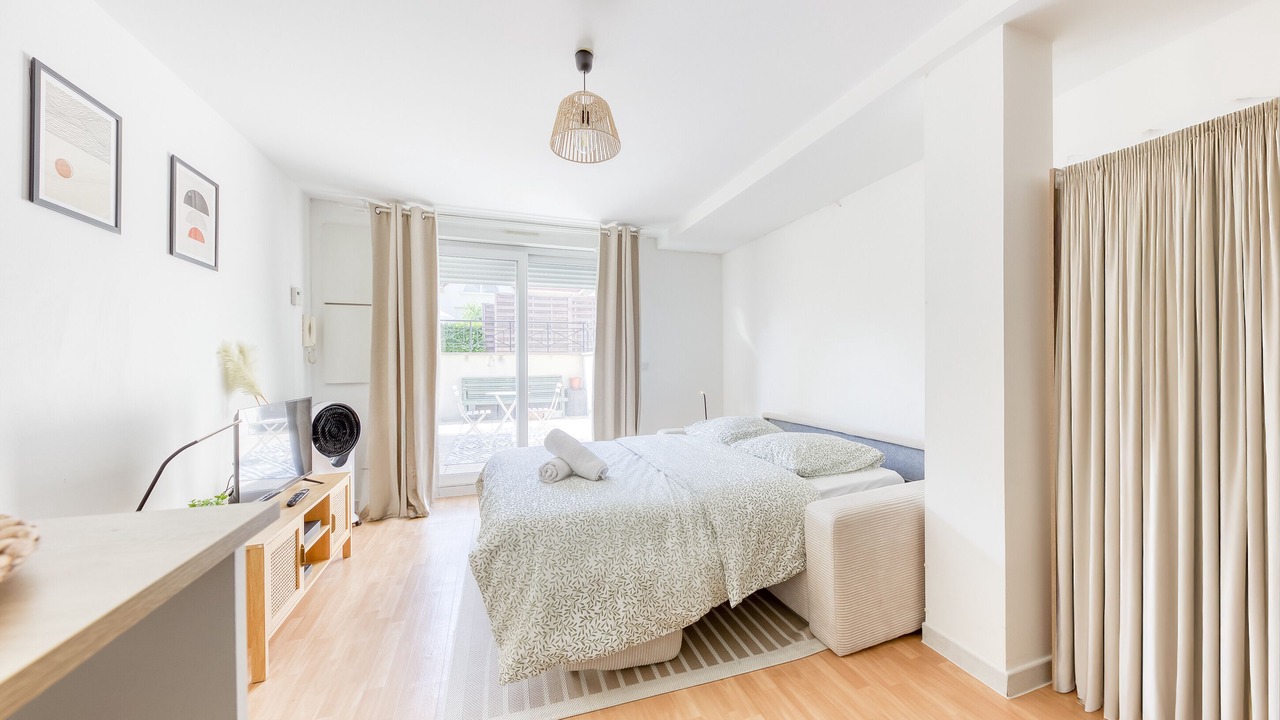 Photo of Bedroom in Plateau - Mont-Valerien