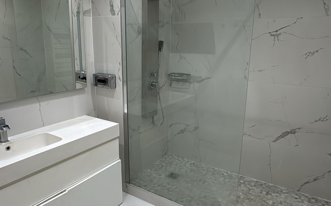 Photo of Bathroom in La Varenne Saint-Hilaire