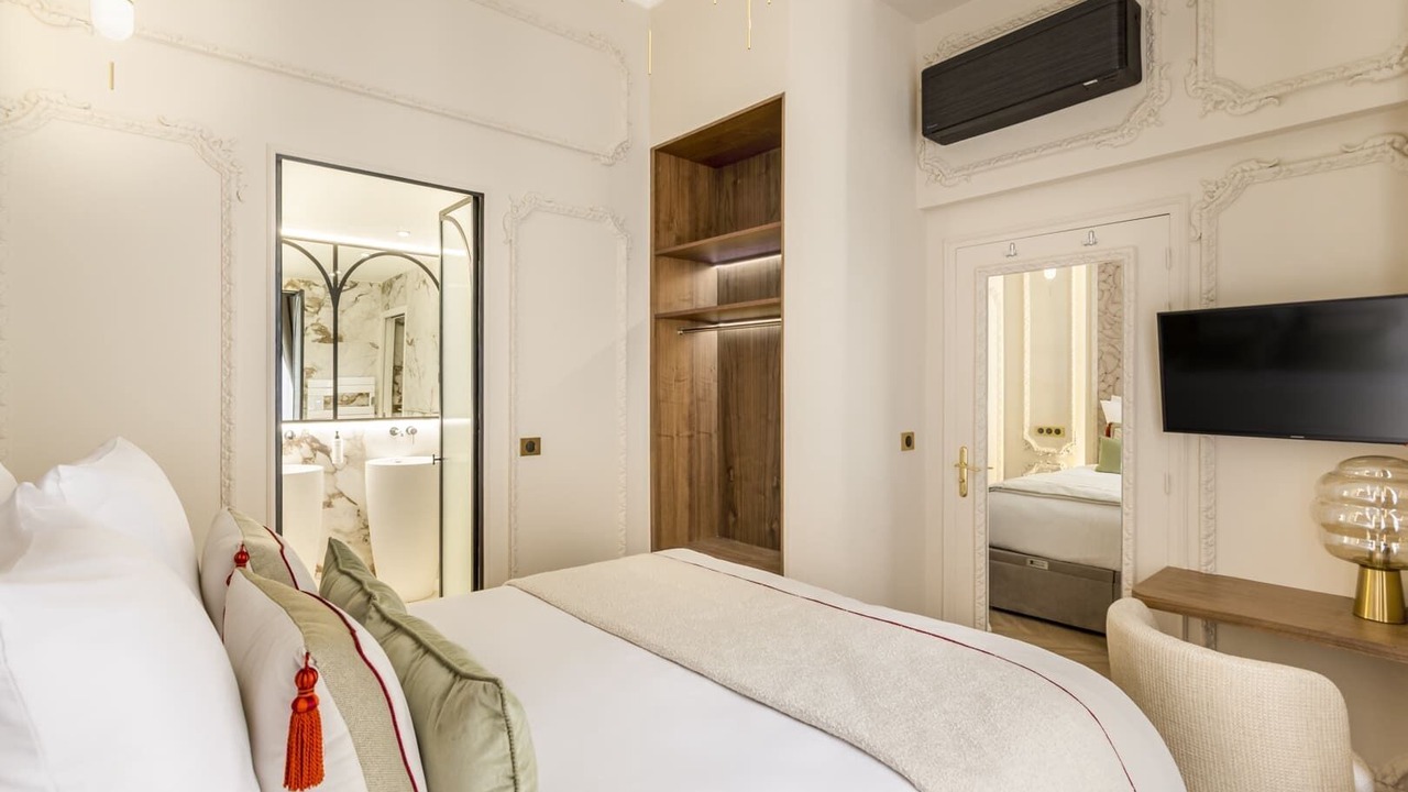 Photo of Bedroom in Champs-Elysees