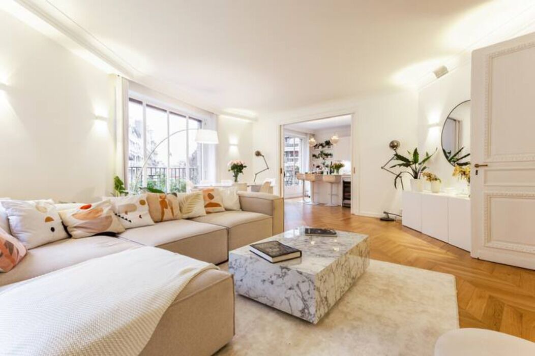 Photo of Livingroom in Chaillot