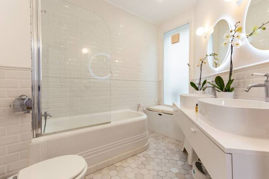 Photo of Bathroom in Chaillot