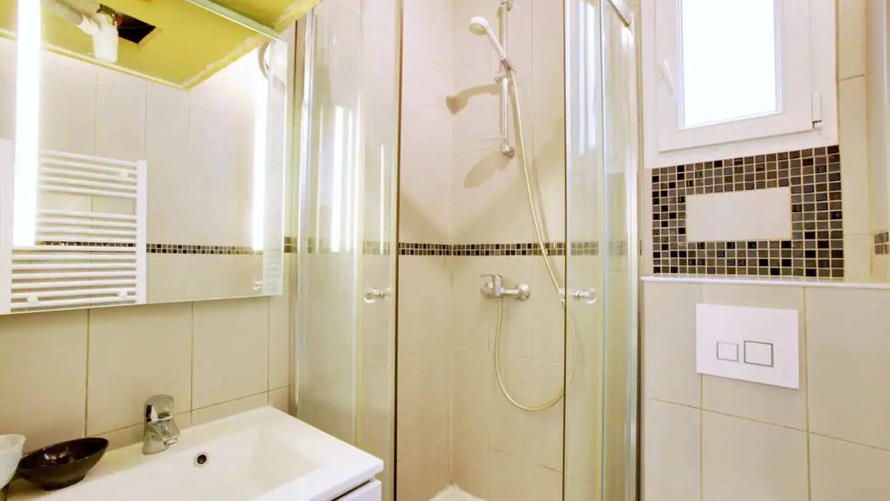 Photo of Bathroom in Puteaux