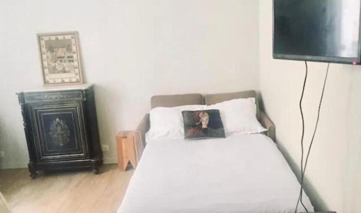 Photo of Bedroom in Republique–Point-du-Jour