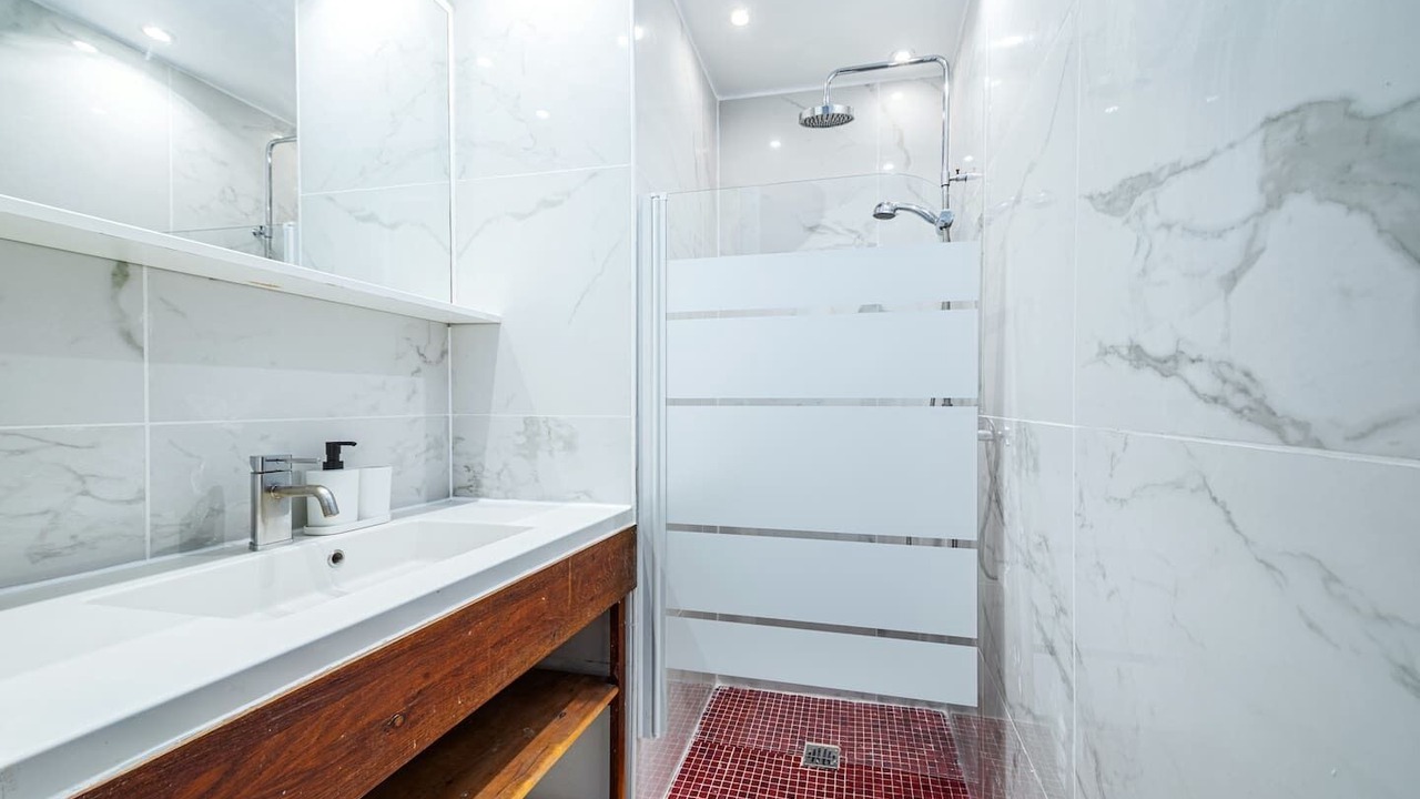 Photo of Bathroom in Combat