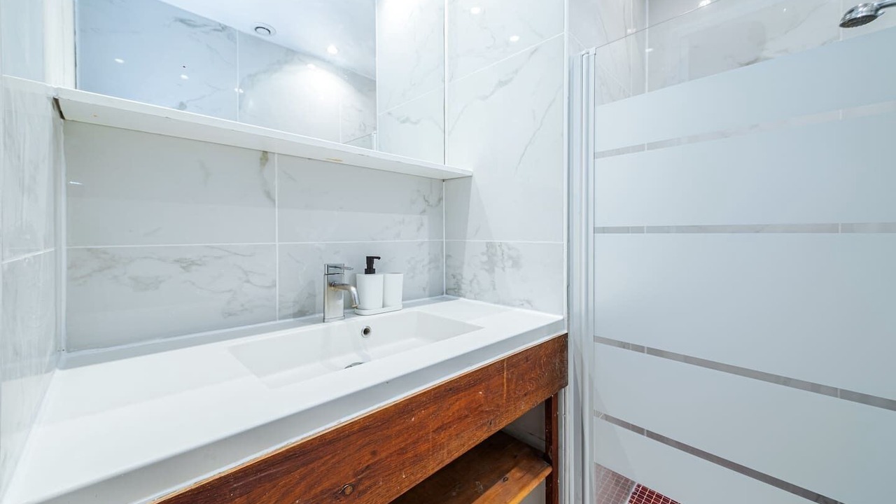 Photo of Bathroom in Combat