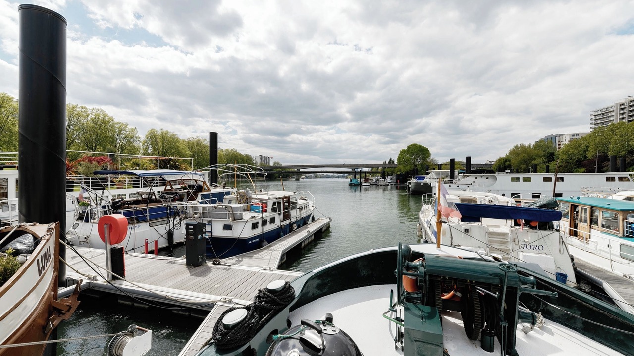 Photo of Others in Asnieres-sur-Seine