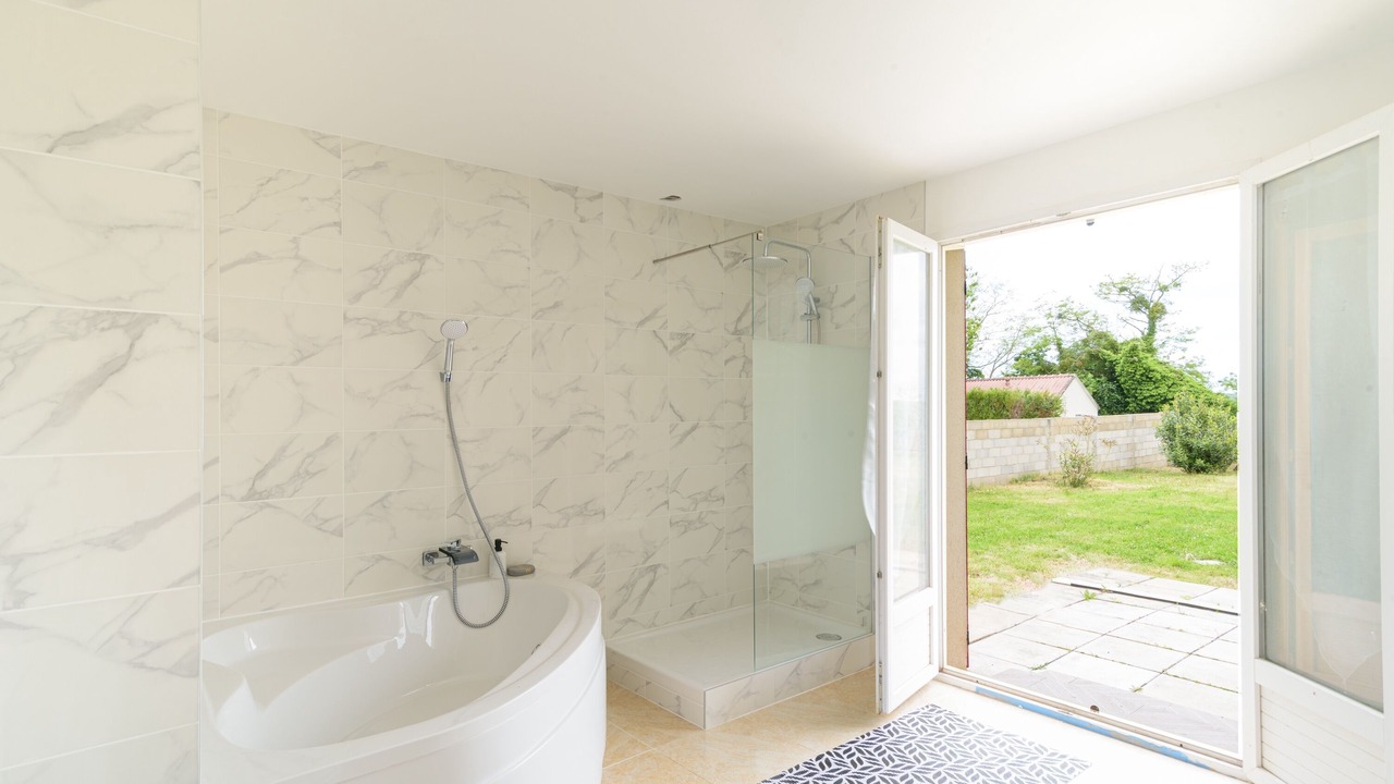 Photo of Bathroom in Precy-sur-Marne