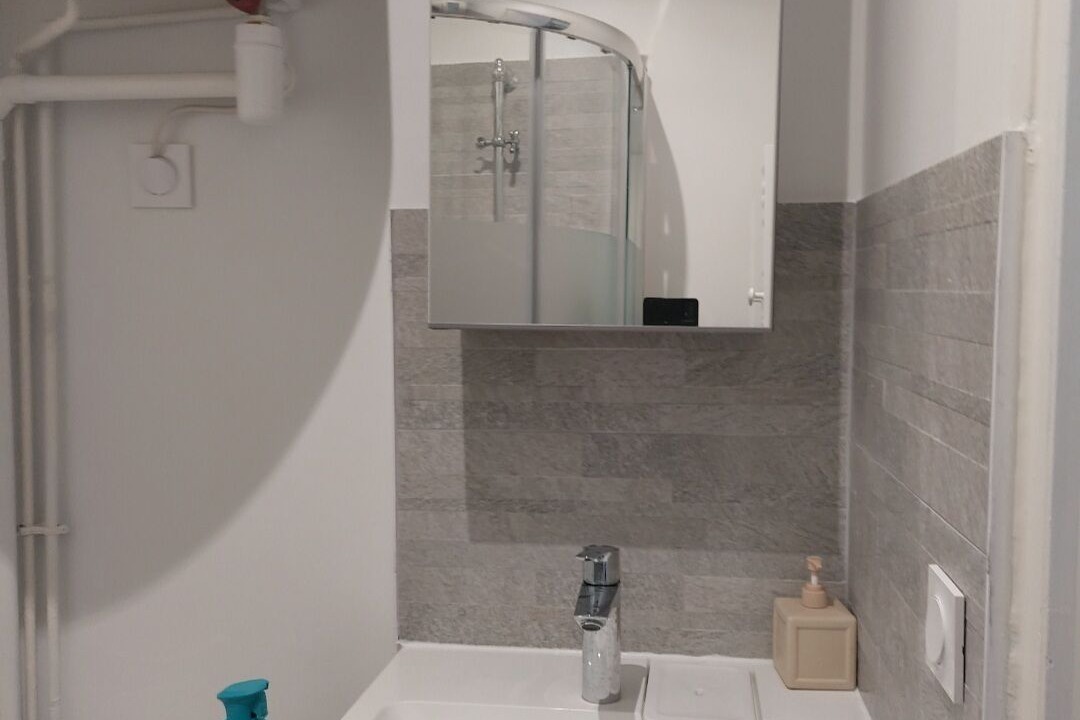Photo of Bathroom in Les Lilas