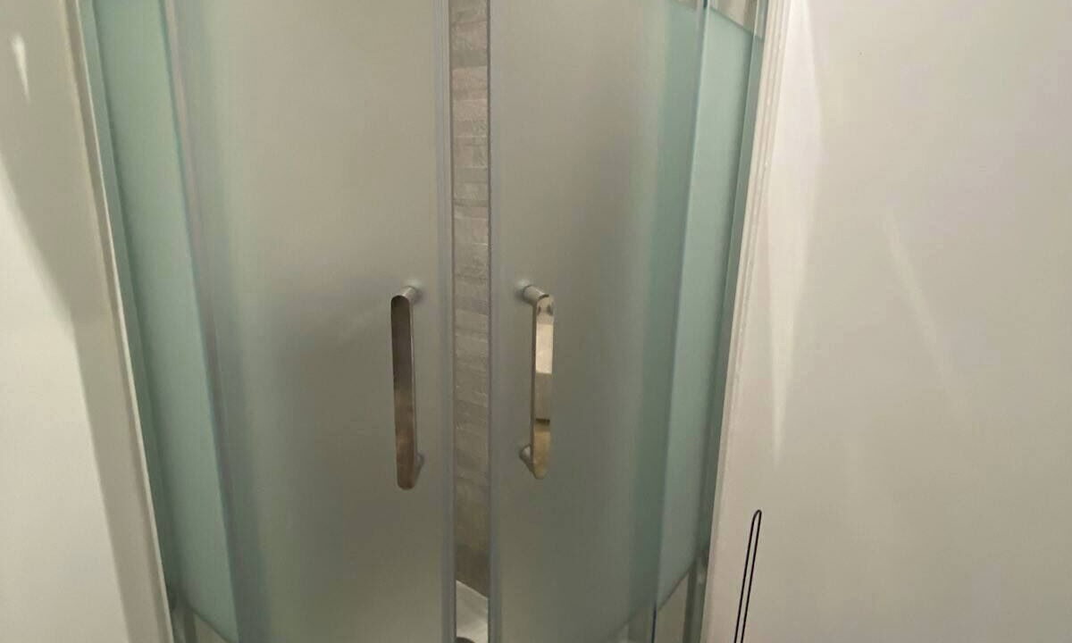 Photo of Bathroom in Les Lilas