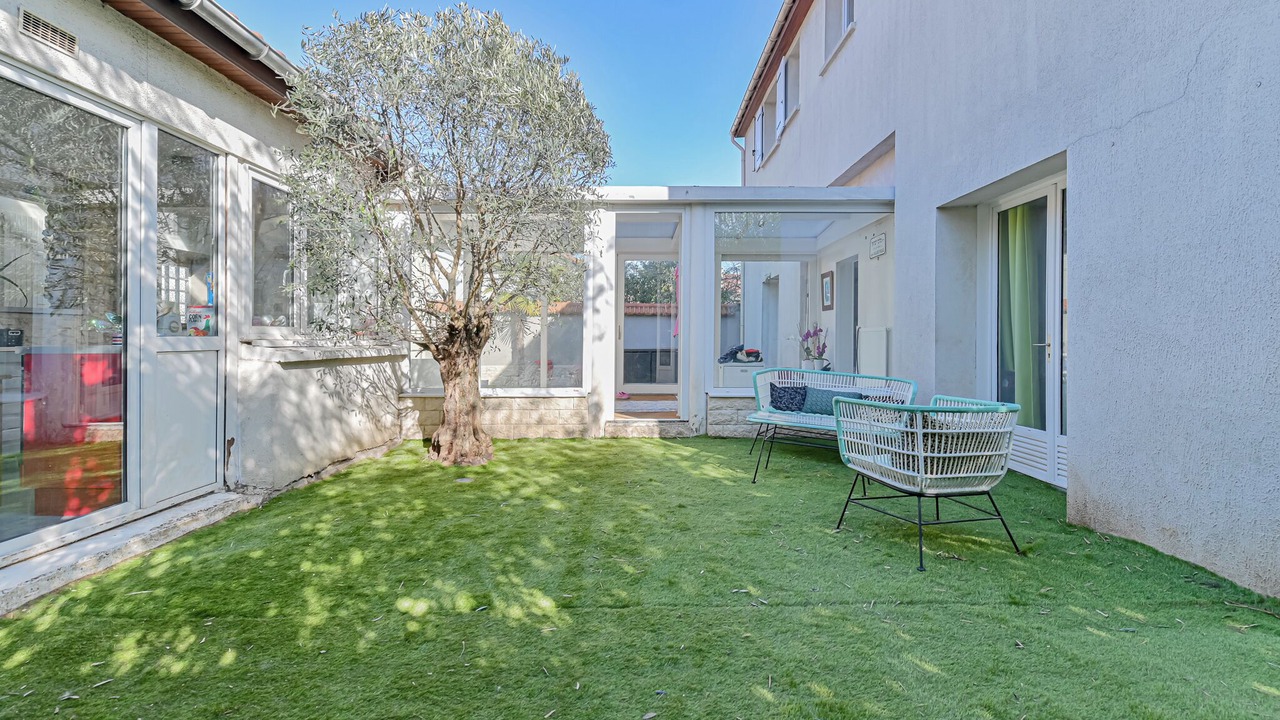 Photo of Patio Balcony in Adamville