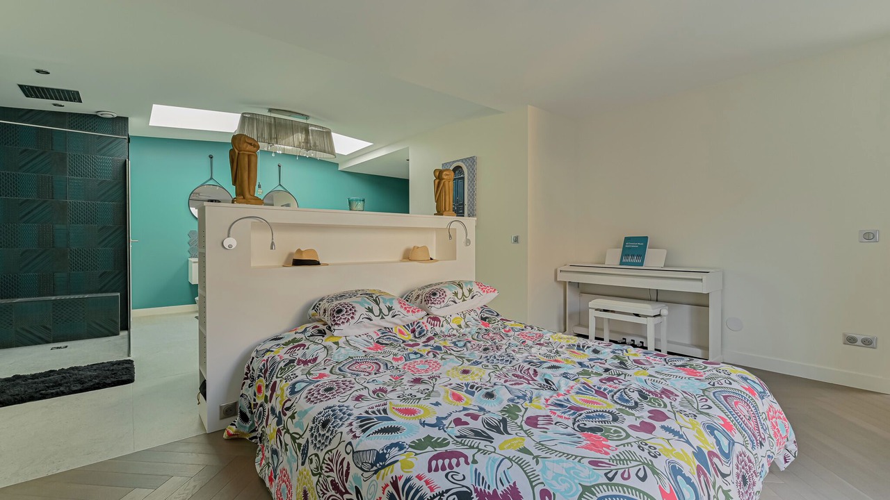Photo of Bedroom in Adamville