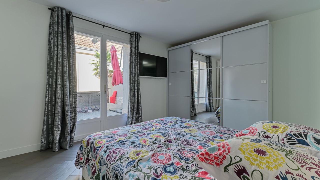 Photo of Bedroom in Adamville