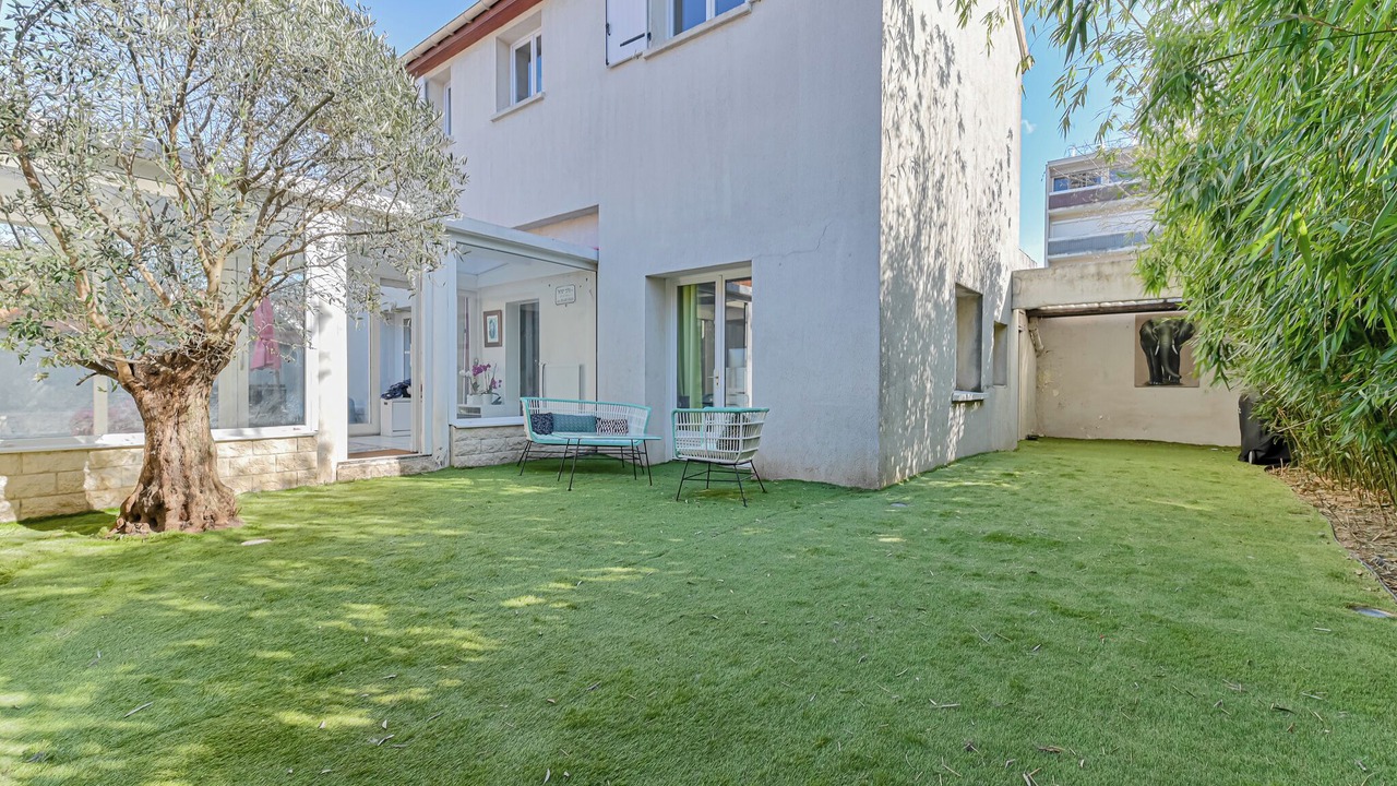 Photo of Patio Balcony in Adamville