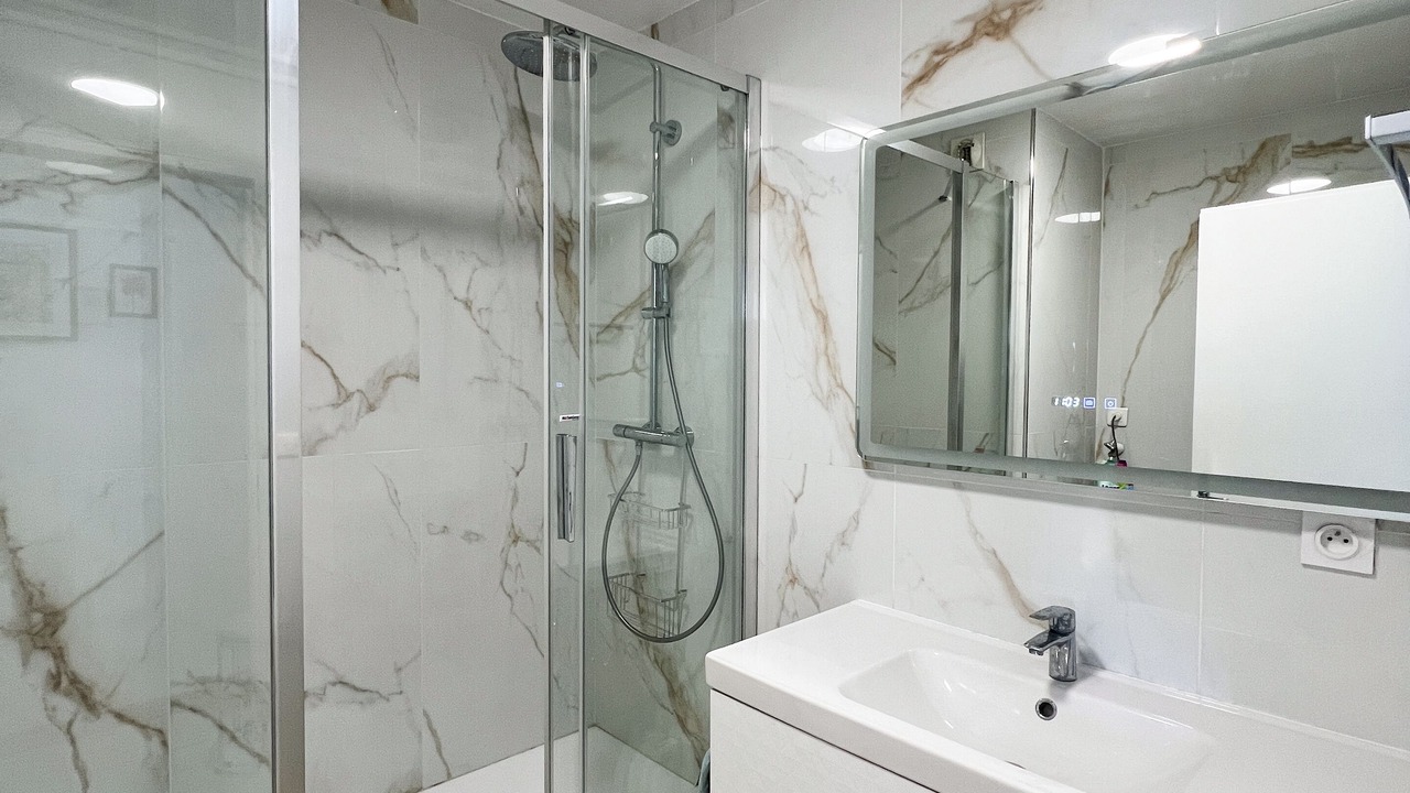 Photo of Bathroom in Quartier de la Folie-Mericourt
