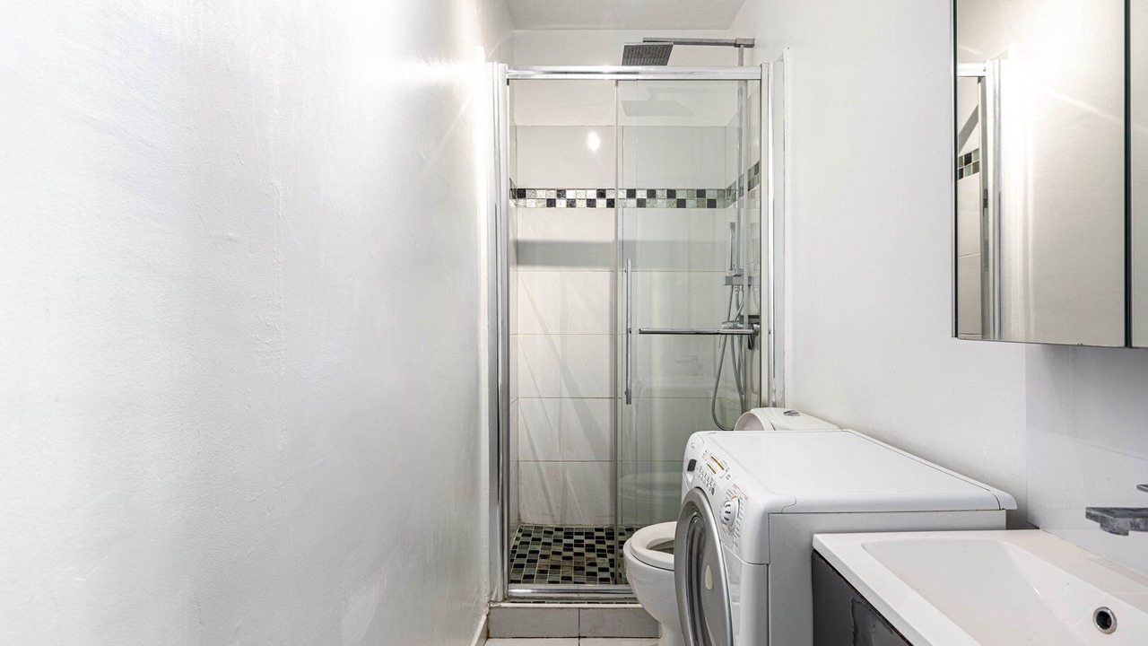 Photo of Bathroom in Quartier de la Folie-Mericourt