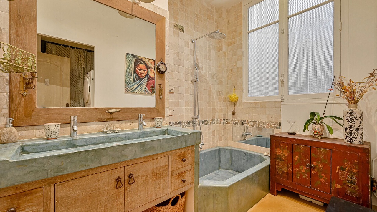 Photo of Bathroom in Quartier de la Folie-Mericourt