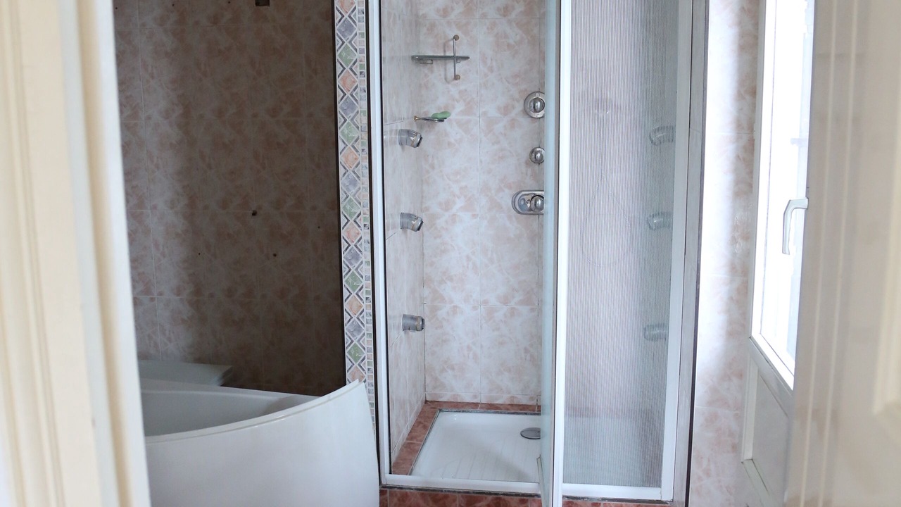 Photo of Bathroom in Villeneuve-Saint-Georges