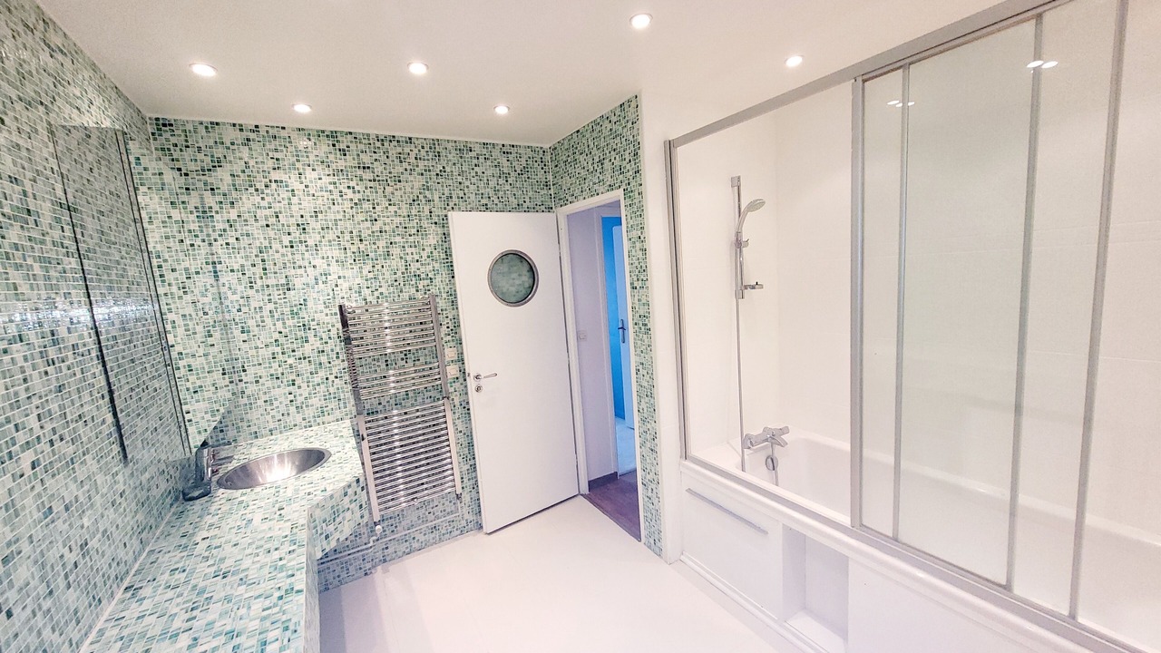 Photo of Bathroom in Asnieres-sur-Seine