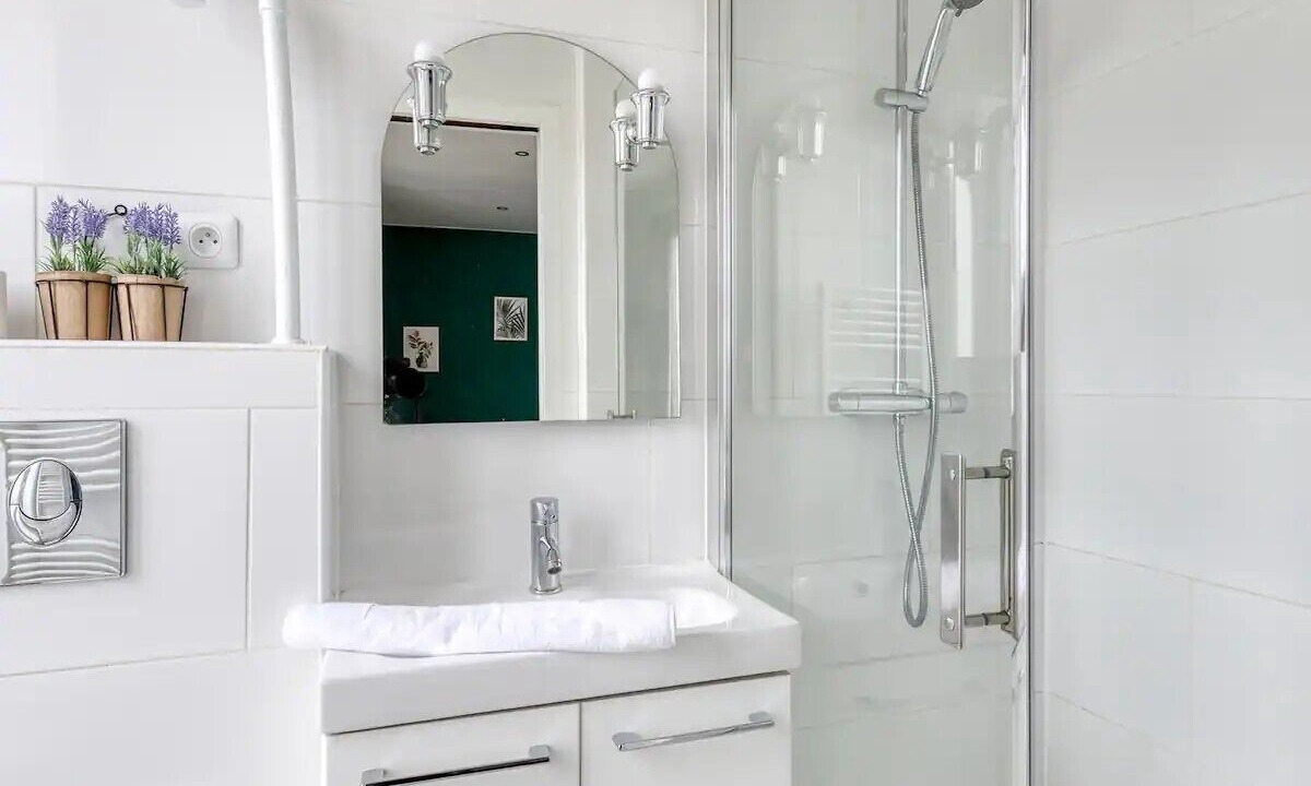 Photo of Bathroom in Les Lilas