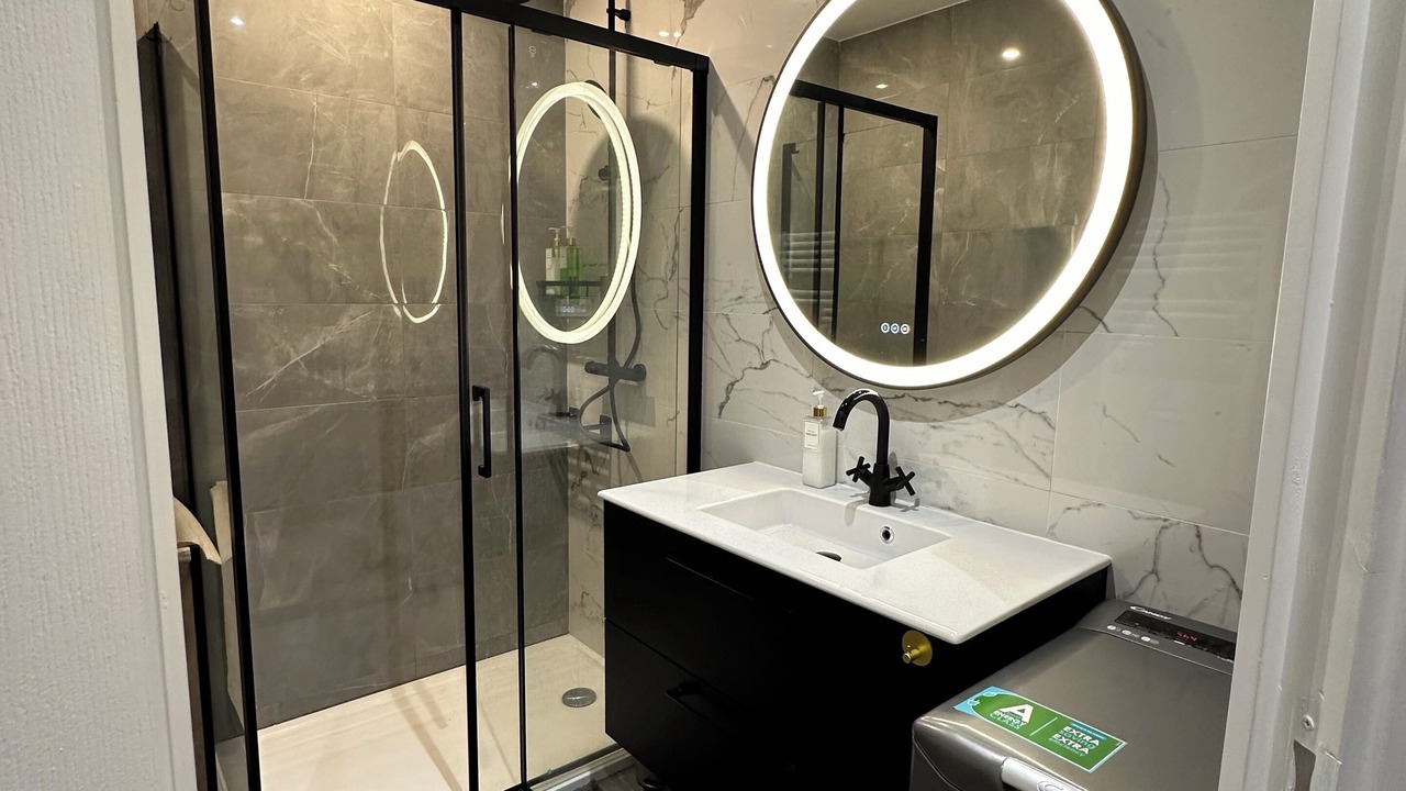 Photo of Bathroom in Quartier de la Folie-Mericourt