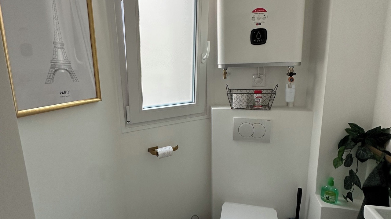 Photo of Bathroom in Quartier de la Folie-Mericourt