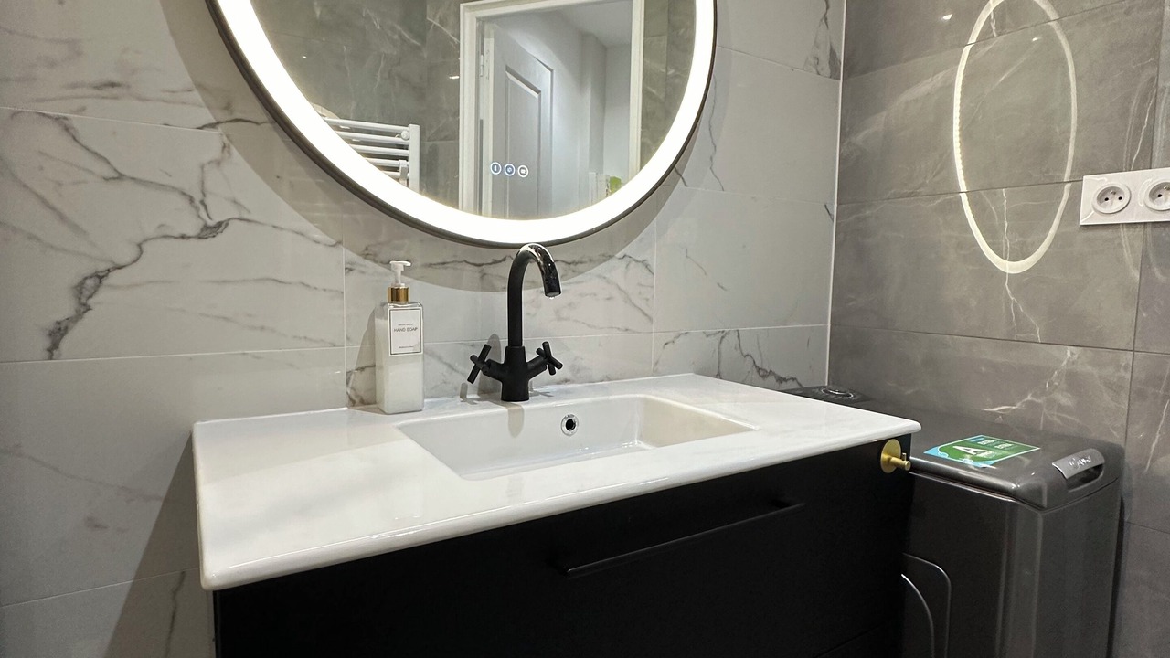 Photo of Bathroom in Quartier de la Folie-Mericourt
