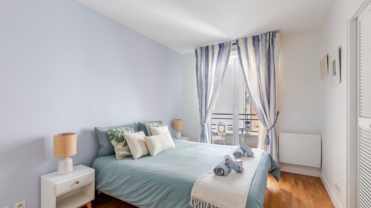 Photo of Bedroom in Saint-Lambert