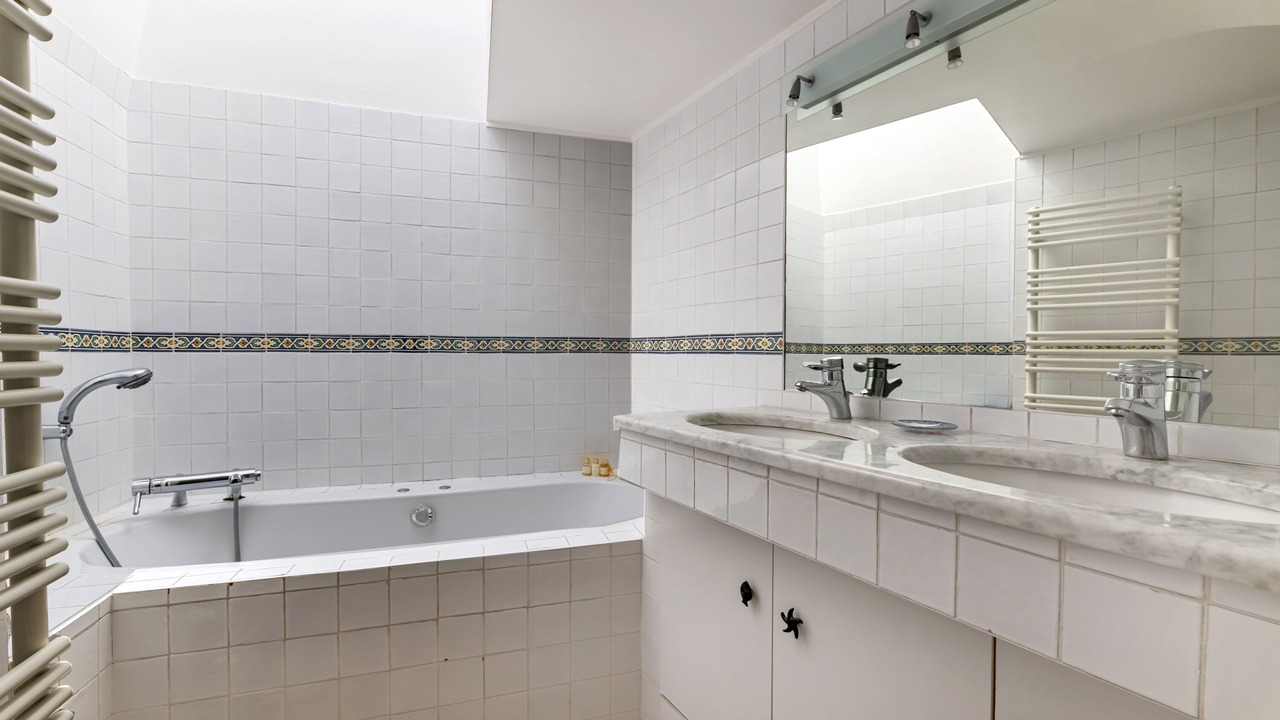 Photo of Bathroom in 16th Arrondissement