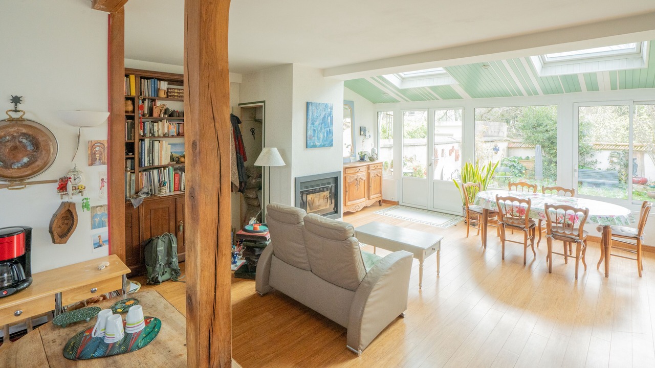 Photo of Livingroom in Adamville