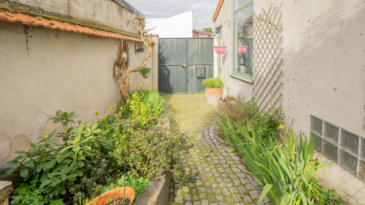 Photo of Outdoor in Adamville