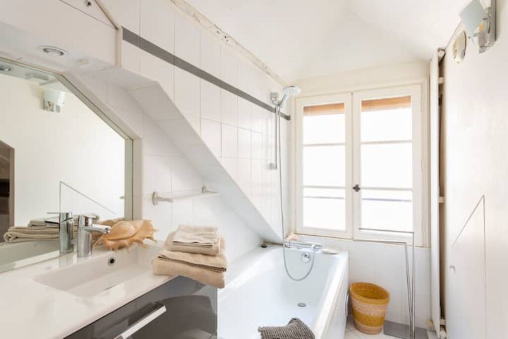 Photo of Bathroom in Enfants-Rouges