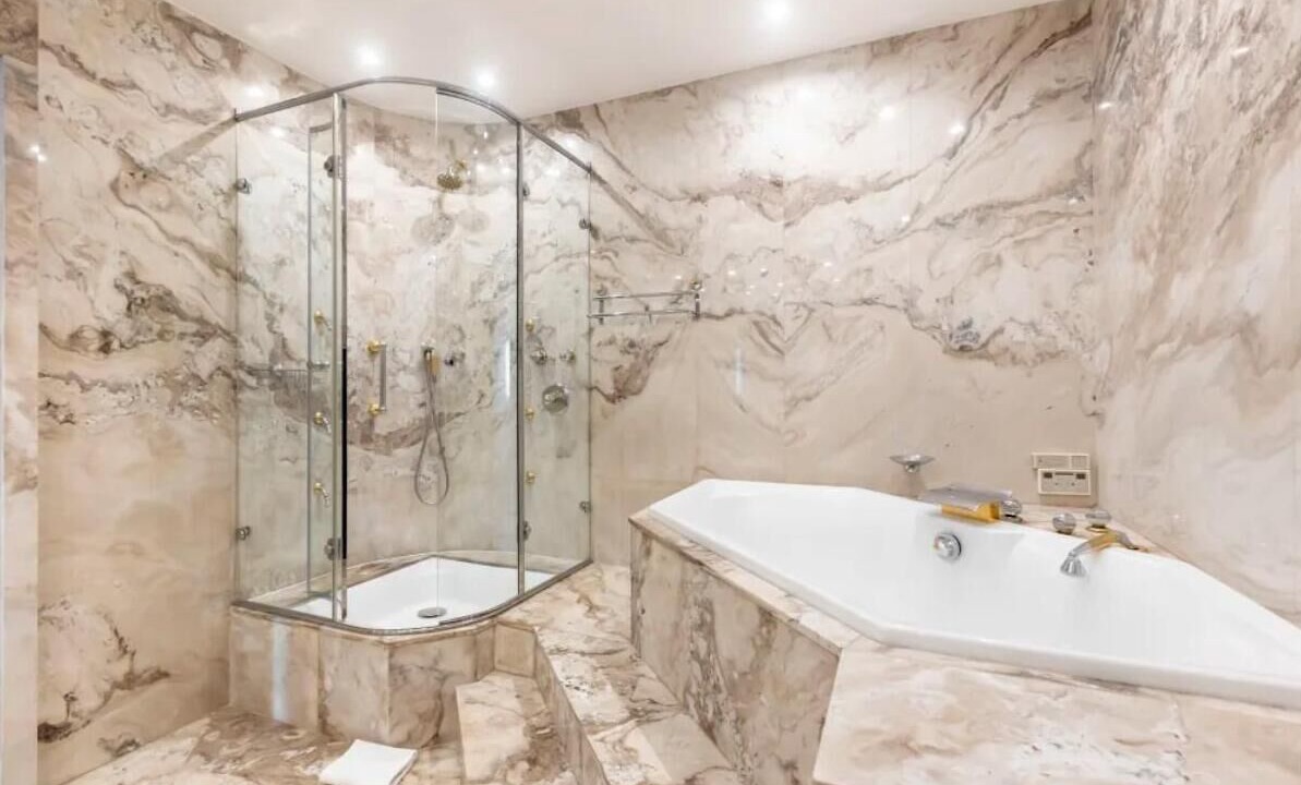 Photo of Bathroom in Chaillot