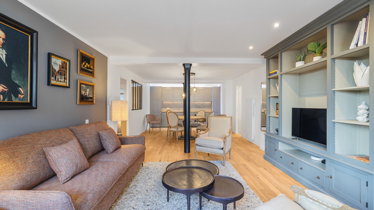Photo of Livingroom in Archives